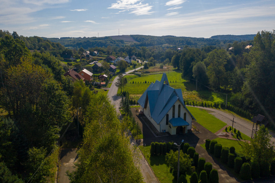 Parafia Rzymskokatolicka pw. Matki Bożej Wspomożenia Wiernych w Jaworniku - fot. Dawid Mazur