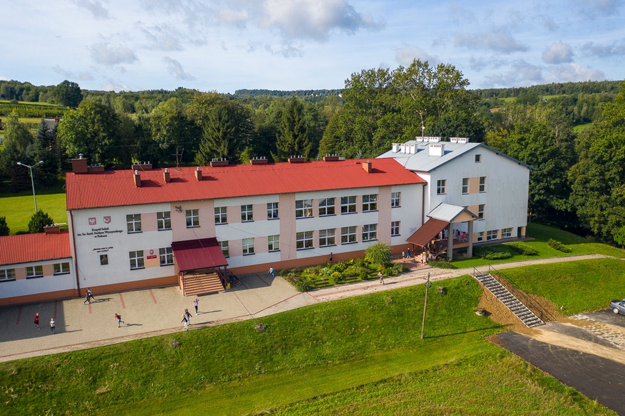 Zdjęcie Szkoły Podstawowej im. Księdza Kardynała Stefana Wyszyńskiego w Połomi - fot. Dawid Mazur